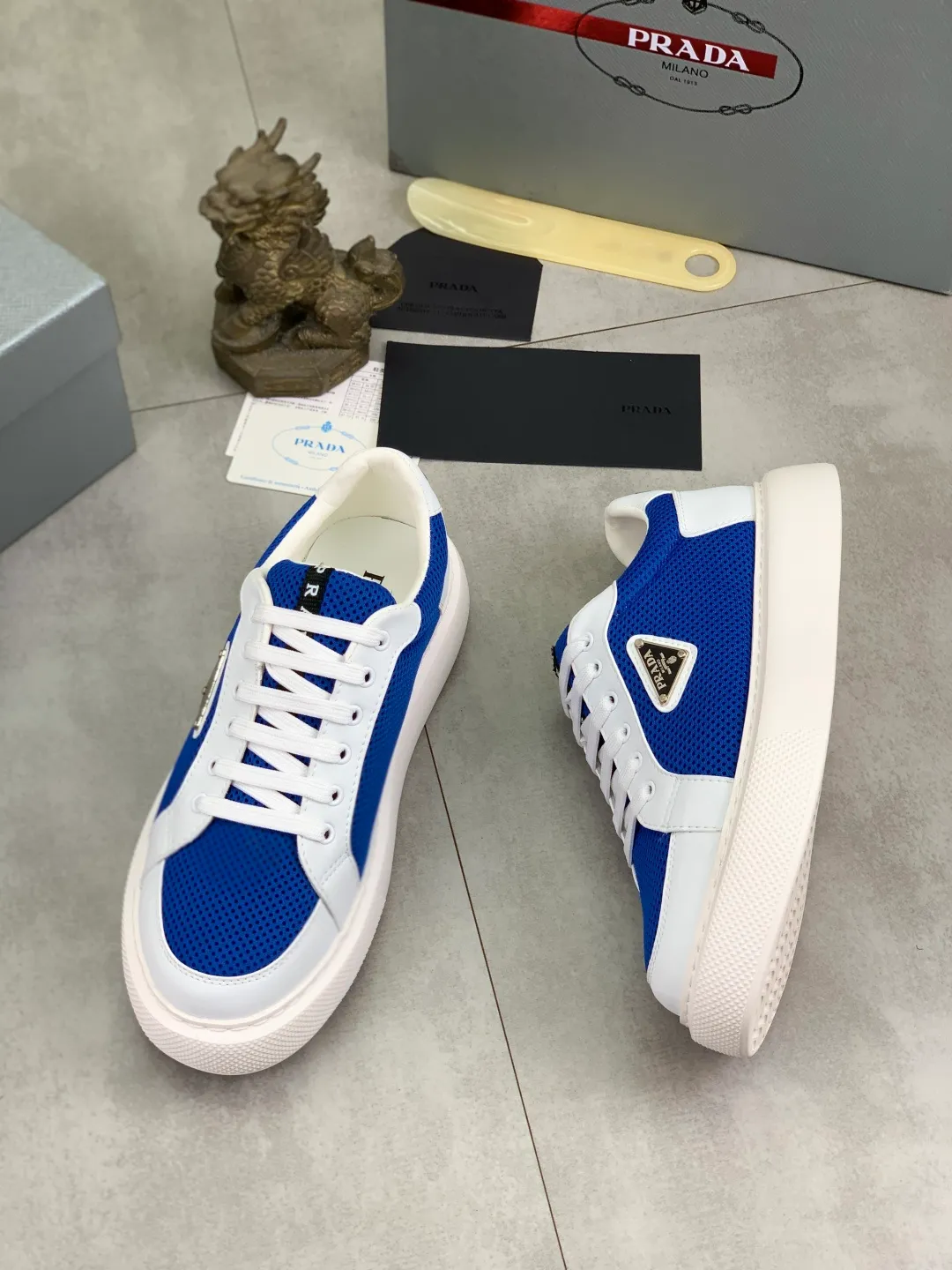 Men's shoes 💰P580💰 [New style] High version official website popular models are on the market, 🆘 Trendy brand (Prada) mainly promotes popular models, avant-garde and versatile fashion men's shoes private version mold opening, cowhide surface splicing 1:1.. Fashionable and simple, original imported cowhide lining cowhide feet; the atmosphere and personality are more fashionable, eye-catching and pursuing class. It will subvert the old idea and be a must-have for fashion trendsetters with you! Must keep it for yourself! Tall and comfortable, large and low, high-end quality workmanship. Size: 38-44 6️⃣colors available.